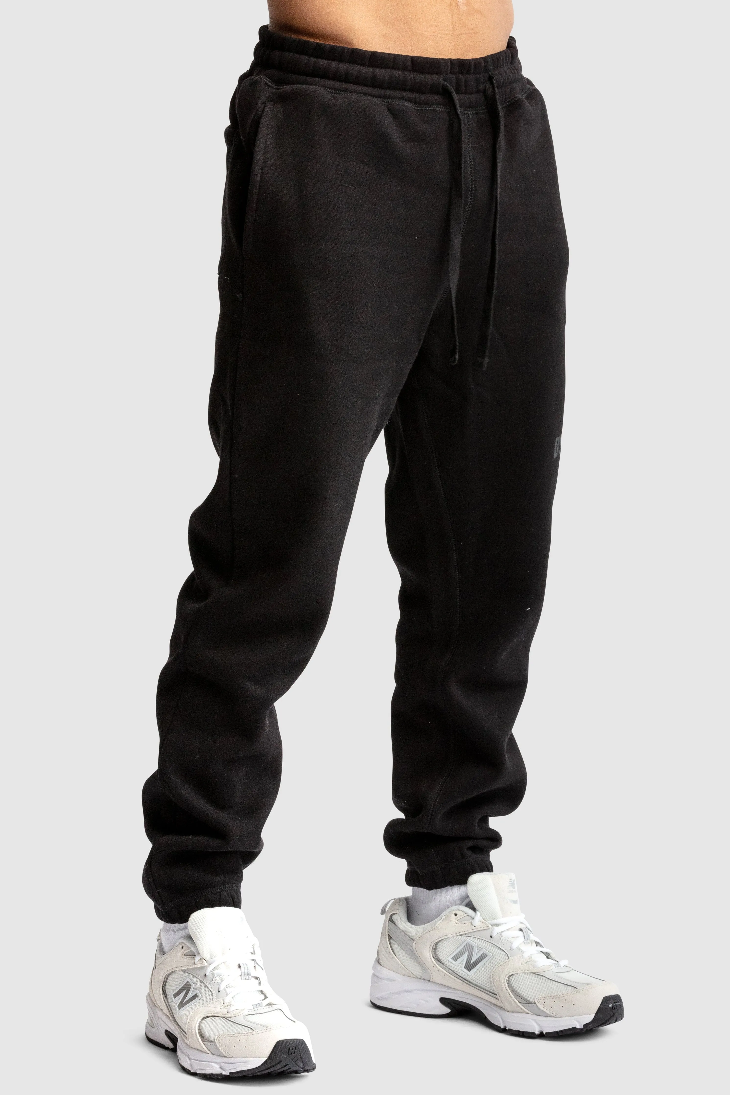 Men's DYVN Relaxed Fit Sweats - Black