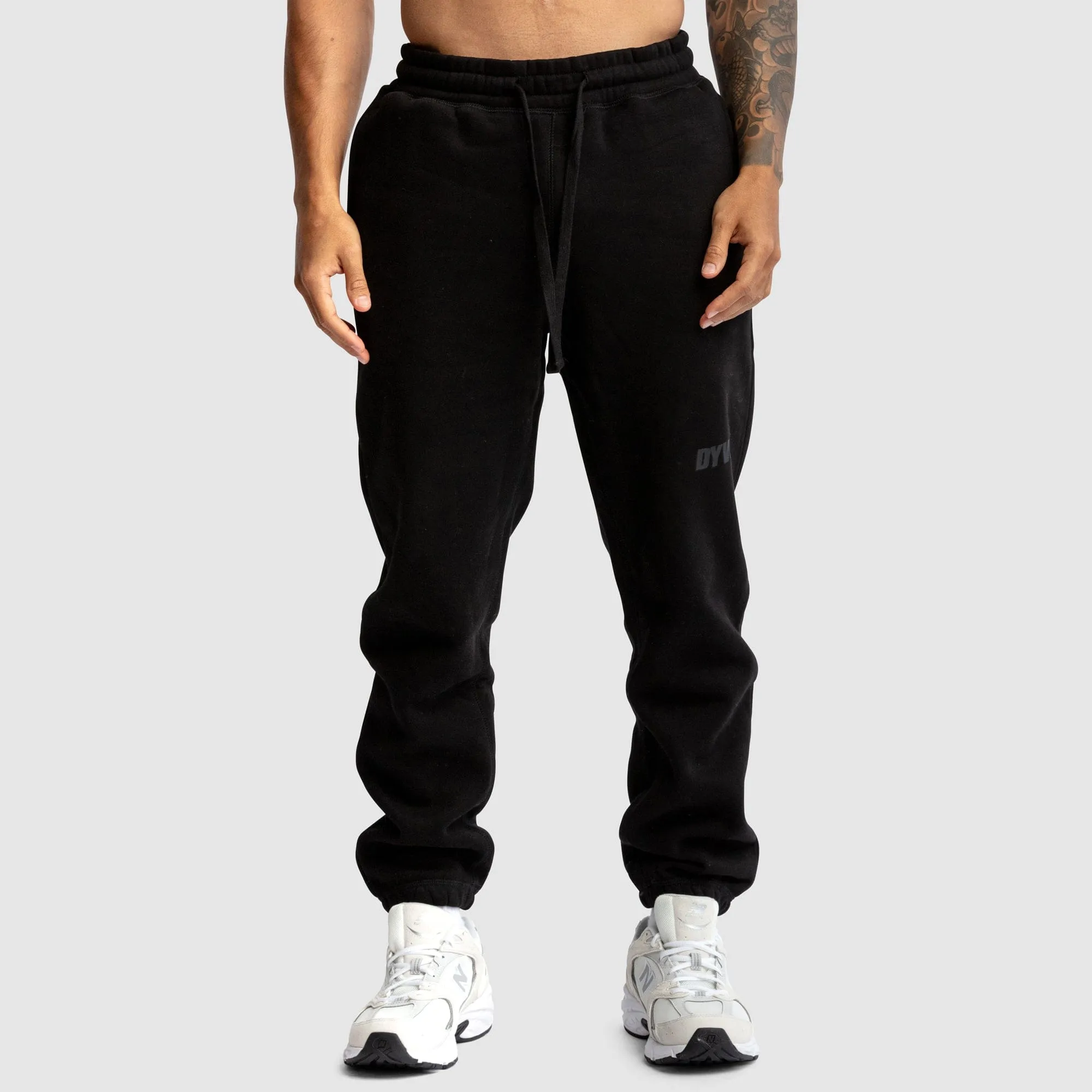 Men's DYVN Relaxed Fit Sweats - Black