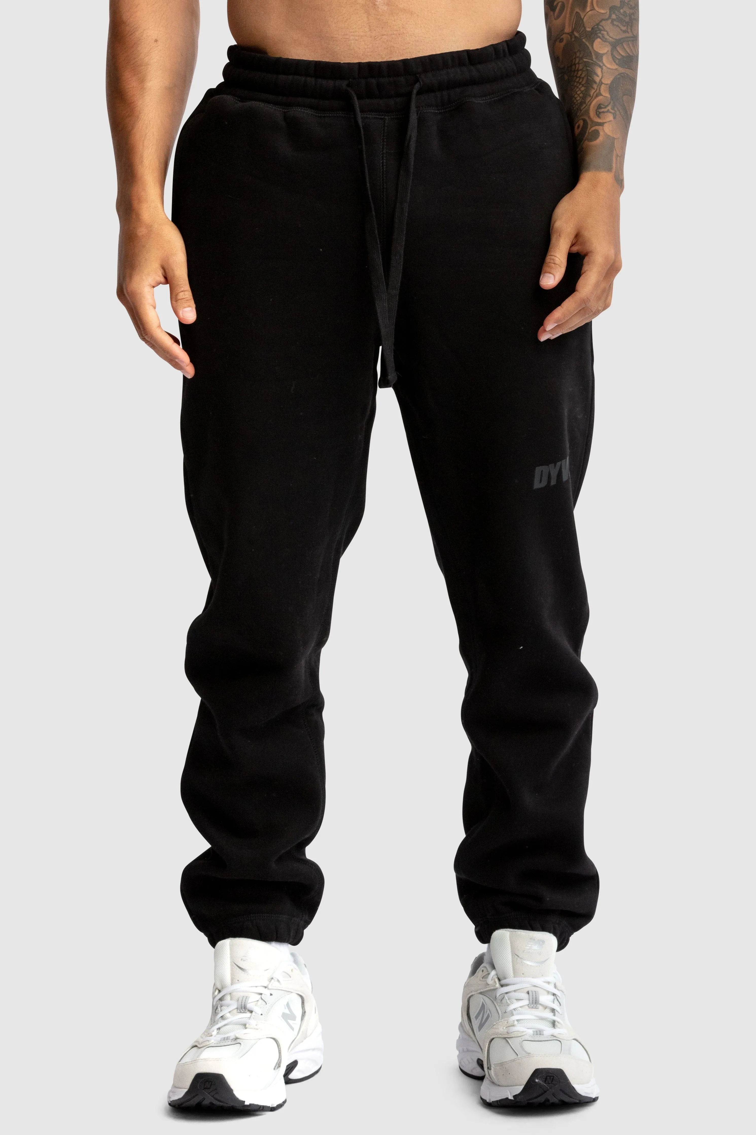 Men's DYVN Relaxed Fit Sweats - Black